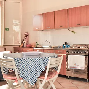 https://la-piccola-casetta-gialla.sicilyhotelsitaly.net