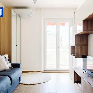 https://homeathotel-arese-valera-apt.it-lombardy.com